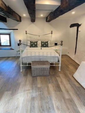 Spacious 1 bed home with shared pool